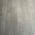 Porcelanato Larix Gris RC Slip-Stop 23cm x 120cm - Imagen 3