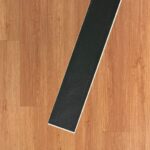 Piso Vinílico SPC Click Nogal Otranto SP013 5mm con manta - Imagen 3