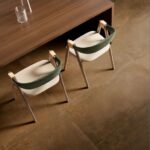 Piso Vinílico SPC Click Hierro Antiguo SP024 4mm - Imagen 2