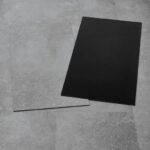 Piso Vinílico SPC Click Gris Acero SP021 5mm con manta - Imagen 3