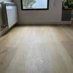 Piso Vinílico SPC Click Roble Tívoli SP027 5mm con manta - Imagen 3