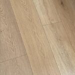 Piso Vinílico SPC Click Roble Treviso SP028 5mm con manta - Imagen 2