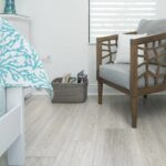 Piso Vinílico SPC Click Roble Varenna SP015 5mm con manta - Imagen 2